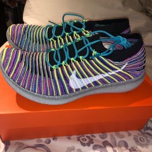 Nike Shoes - Nike Free Run Motion FlyKnit Nike Shoes - Nike Free Run Motion FlyKnit